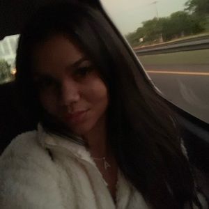 Meet your Posher, Andreina